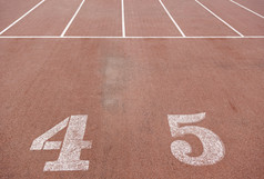 数字四个和五个运行跟踪详细的数字的输出运行跟踪体育运动和健康
