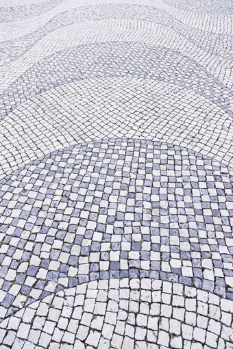 典型的石头地板上里斯本细节典型的地板上与形状和图纸艺术葡萄牙旅游