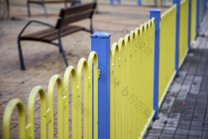 黄色的护栏为保护安全细节