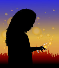 女孩与玻璃酒的背景的晚上城市