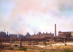 老钢工厂烟环境污染而且全球气候变暖