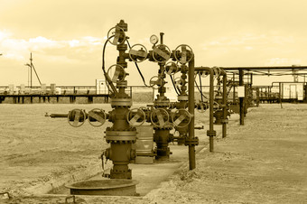 集团的工业井口和管道与<strong>阀门</strong>石油和<strong>气体</strong>主题油田概念石油和<strong>气体</strong>行业