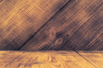 黑暗板材木地板上和墙纹理的角度来看背景为蒙太奇显示你的产品模拟模板为你的设计黑暗板材木地板上和墙纹理的角度来看背景