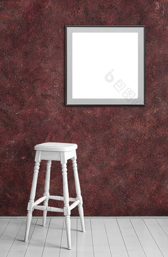 高白色木凳子Terracotta石膏墙背景wiht空艺术框架酒吧椅子的背景的粉刷墙板凳上木地板上空房间室内模型高白色木凳子棕色（的）石膏墙背景wiht空艺术框架酒吧椅子的背景的粉刷墙板凳上木地板上极简