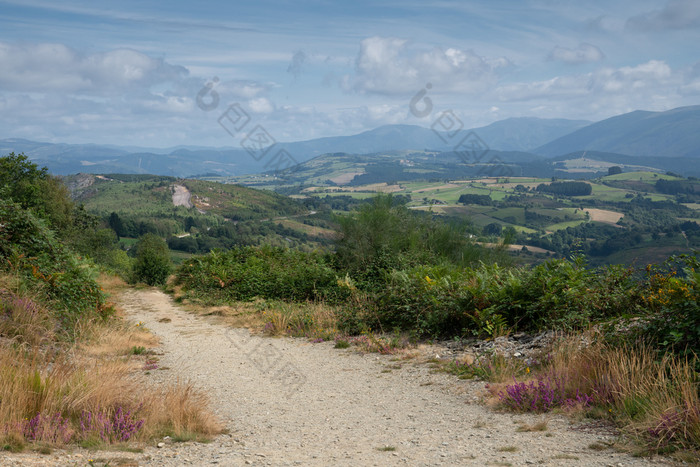 全景景观沿着的道路圣地亚哥小道之间的这是salime和fonsagrada阿斯图里亚斯西班牙