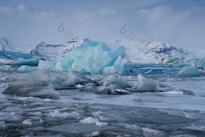 全景视图的冰川环礁湖尤库尔萨隆与冰山和的背景的冰川冬天冰岛欧洲