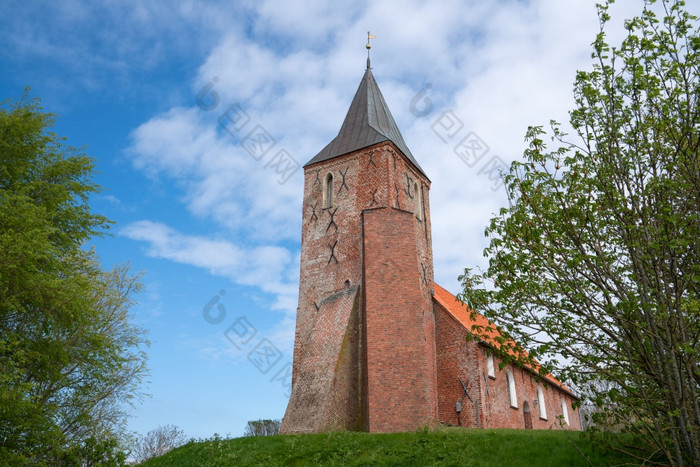 老教堂西风对蓝色的天空北Frisia德国