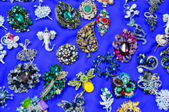 五彩缤纷的珠宝产品自然半珍贵的石头