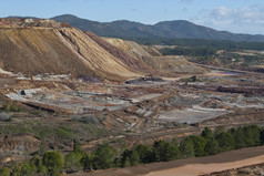 矿业谷矿业谷与的仍然是矿业操作