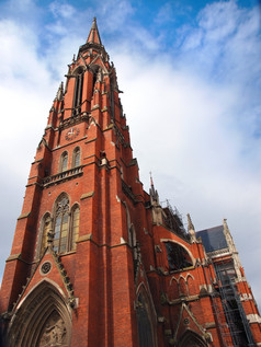 红色的砖教堂塔奥西耶克克罗地亚