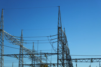 电变电站对的天空高压电绝缘子电行