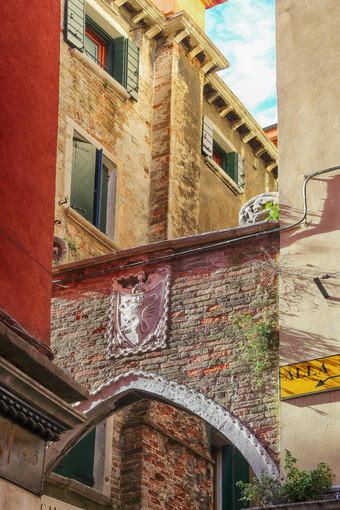 狭窄的街威尼斯的城市水
