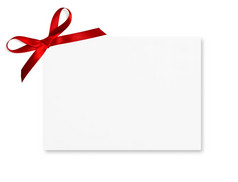 礼物卡系与弓红色的缎丝带孤立的白色背景