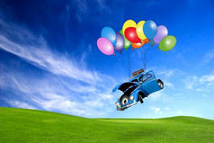 美丽的甲虫车与通过rsquo开放下降从的天空与气球