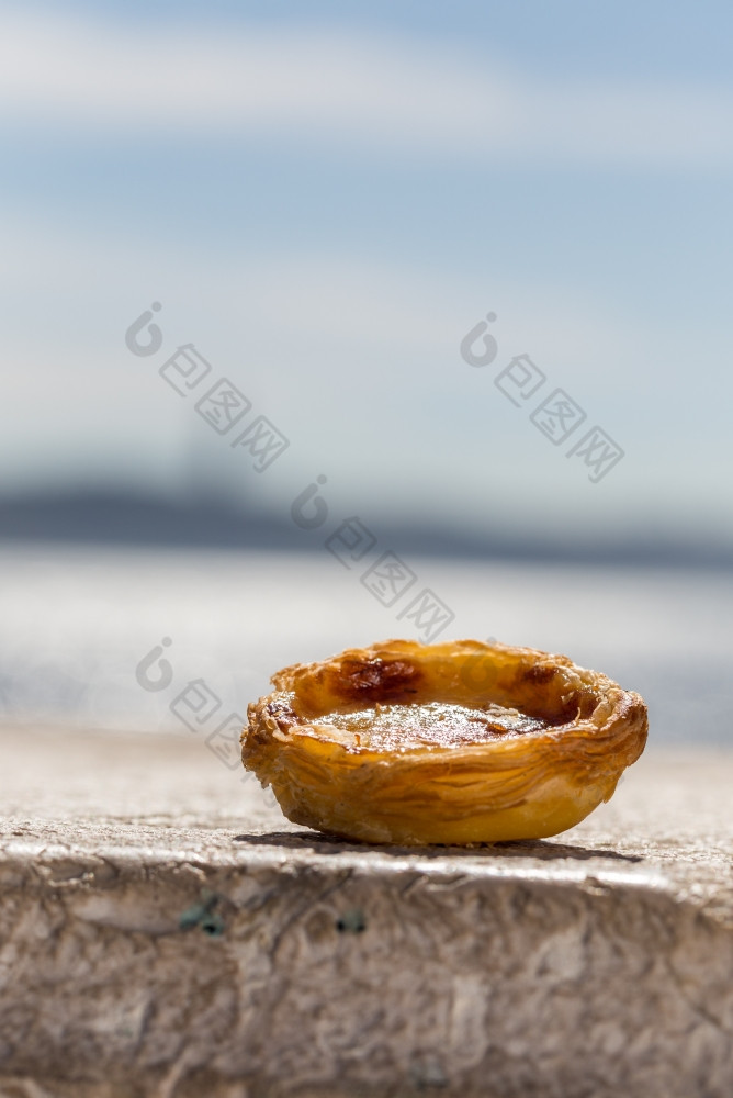 传统的葡萄牙语蛋蛋挞馅饼蛋糕甜点pasteis出生背景海滨里斯本葡萄牙