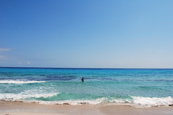分页一个的海滩Formentera