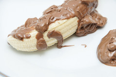 香蕉与巧克力白色背景