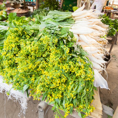 传统的当地的香料而且白萝卜萝卜蔬菜为出售户外亚洲市场蒲甘缅甸缅甸旅行目的地