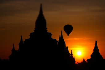 古老的<strong>佛</strong>教宝塔轮廓而且气球飞行令人惊异的日出体<strong>系</strong>结构老寺庙蒲甘王国缅甸缅甸旅行风景而且目的地倾斜转变效果