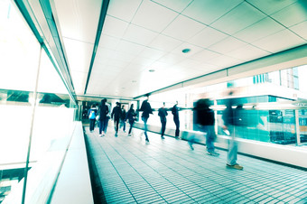 摘要城市背景模糊图像人移动隧道拥挤的街在香港香港模糊效果古董风格爽肤水