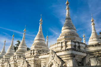 Sandamuni宝塔与行白色宝塔令人惊异的体系结构佛教寺庙曼德勒缅甸缅甸旅行风景而且目的地