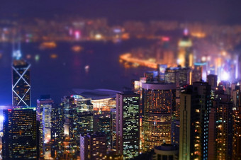晚上空中视图全景在香<strong>港</strong>香<strong>港</strong>天际线而且<strong>维多利亚港</strong>倾斜转变效果摘要未来主义的城市景观与现代摩天大楼