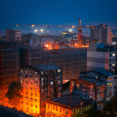 日落空中视图仰光城市景观与建设起重机缅甸缅甸旅行风景和目的地