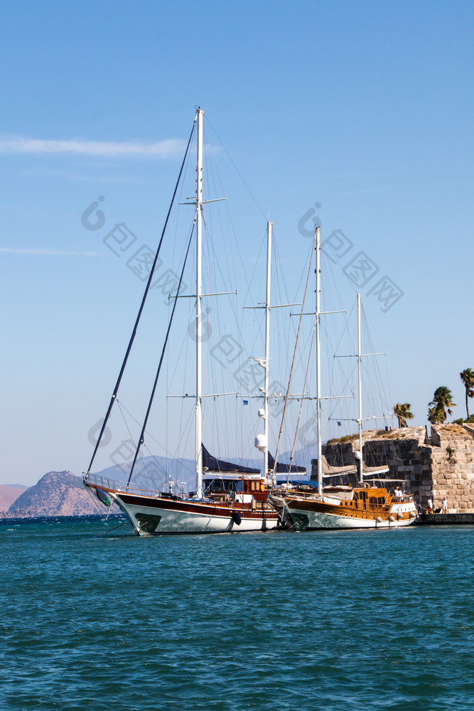 传统的风格游艇停泊食物港口希腊