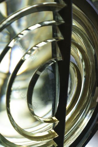 玻璃大灯的灯塔大灯的海灯塔大光源巨大的菲涅耳镜头工业灯塔交叉部分灯塔菲涅耳镜头