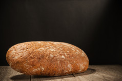 面包面包表格黑暗背景
