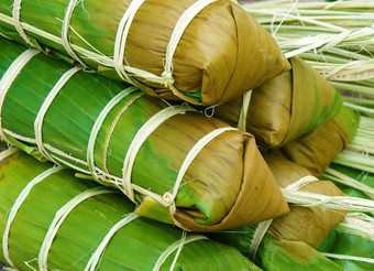 球断续器为月球新一年越南泰特<strong>食物</strong>使从糯米大米肉绿色豆<strong>封面</strong>香蕉叶领带竹子绳子传统的越南菜
