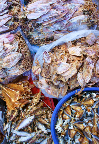 干碎<strong>鱿鱼</strong>海鲜产品使从<strong>鱿鱼</strong>墨鱼一般发现沿海亚洲显示越南开放空气市场受欢迎的街零食