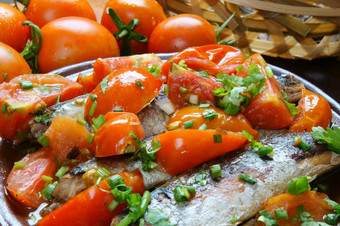 <strong>越南</strong>食物炖鱼与番茄受欢迎的菜<strong>越南</strong>餐便宜的美味的营养而且新鲜的生材料鱼炖肉与鱼酱汁糖季节与番茄香料