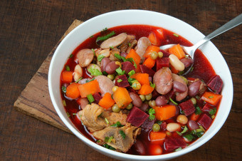 越南食物蔬菜汤新鲜的成分土豆绿色(2008年)胡萝卜红色的豆白色豆猪肉让生材料炖肉水季节与葱受欢迎的菜越南餐