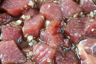 越南食物卢克紫胶营养而且美味的吃牛肉弗莱与香料洋葱大蒜吃与沙拉番茄煮熟的大米