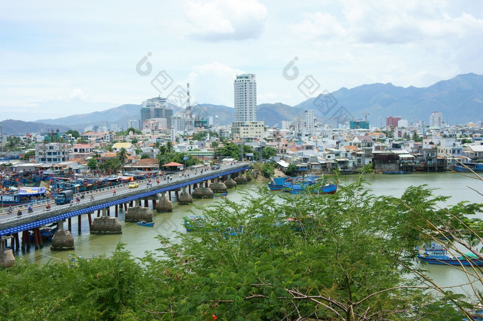 牙医页越南NAM-8月景观海滩城市视图从宝塔塔拥挤的城市船水下桥Nhatrang越南8月