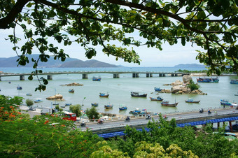 牙医页越南NAM-8月景观海滩城市视图从宝塔塔拥挤的城市船水下桥Nhatrang越南8月