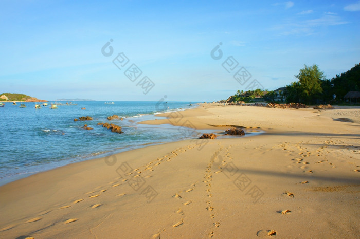 美丽的越南海滩新鲜的空气脚步沙子蓝色的天空越南南有许多海滨与不错的景观美视图为亚洲旅行