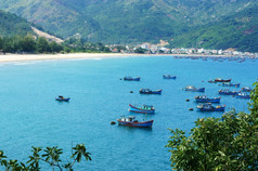 美丽的越南景观令人惊异的而且美妙的海滩与山周围新鲜的空气不错的视图为亚洲旅行生态环境海区域府日元有许多场景为旅游越南南