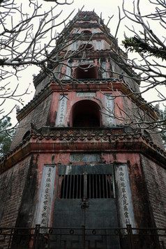 色调越南NAM-2月thien帕多加一天著名的的地方为色调旅游古老的寺庙佛教与老架构师位于的胡河越南