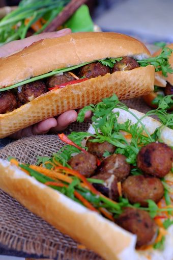 越南街食物球您nuong越南面包从烤肉这受欢迎的吃和特殊的文化越南南厨房