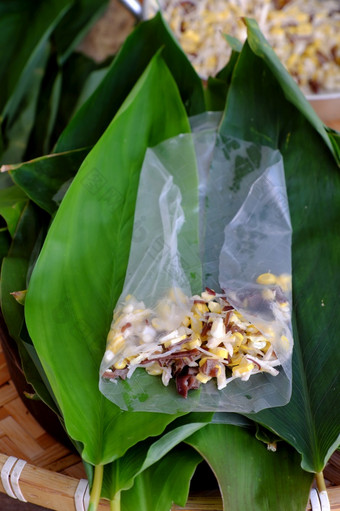 高视图做越南素食者菜使深炸玉米春天卷从生材料为填料玉米<strong>蘑菇包装</strong>大米纸和使卷素食主义者食物叶背景