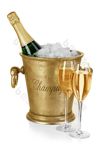 瓶香槟<strong>冰桶</strong>与高脚杯子孤立的白色背景