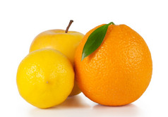 橙色苹果而且柠檬孤立的白色背景