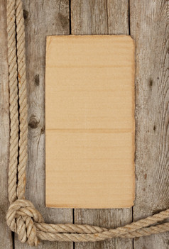 一块纸板的背景粗糙的木板