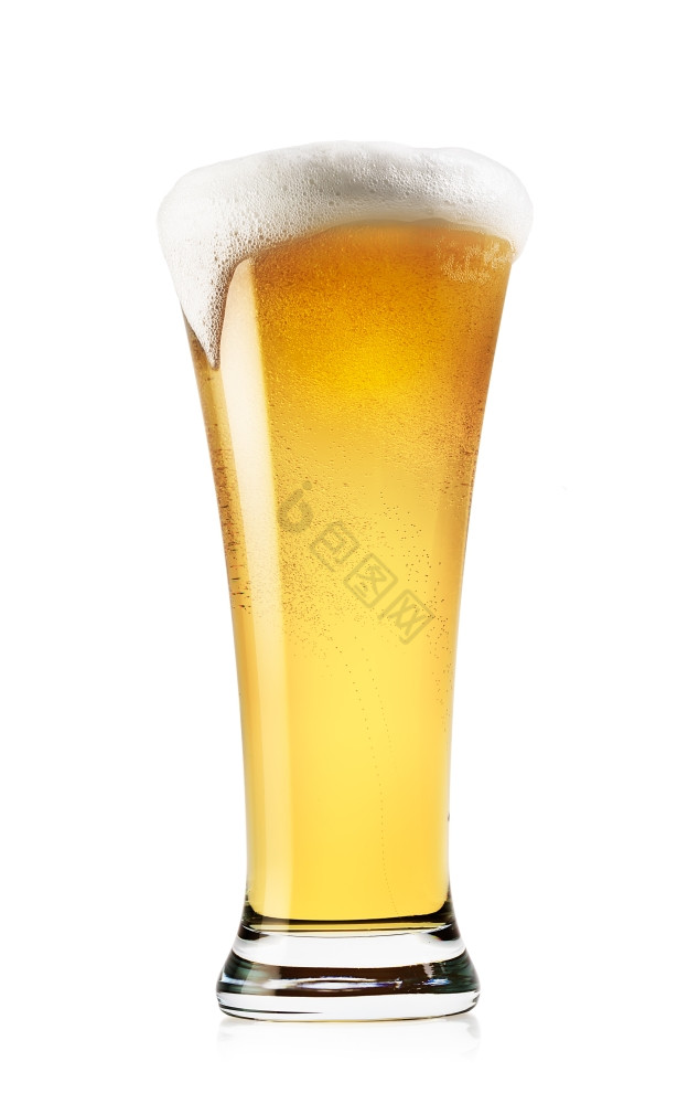 高玻璃光啤酒与泡沫孤立的高玻璃光啤酒与泡图片