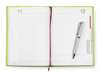 开放绿色日记与笔孤立的白色背景开放绿色日记与笔