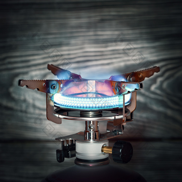 的燃烧可移植的气体燃烧器木背景的燃烧可移植的气体燃烧器