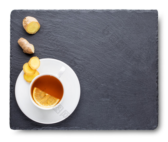 茶与柠檬和姜根板岩黑板上孤立的白色背景茶与柠檬和姜根板岩黑板上