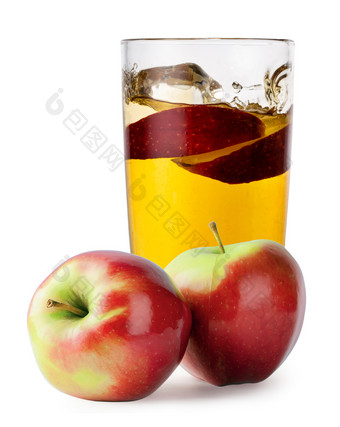 苹果汁与两个苹果孤立的白色背景苹果汁与两个苹果